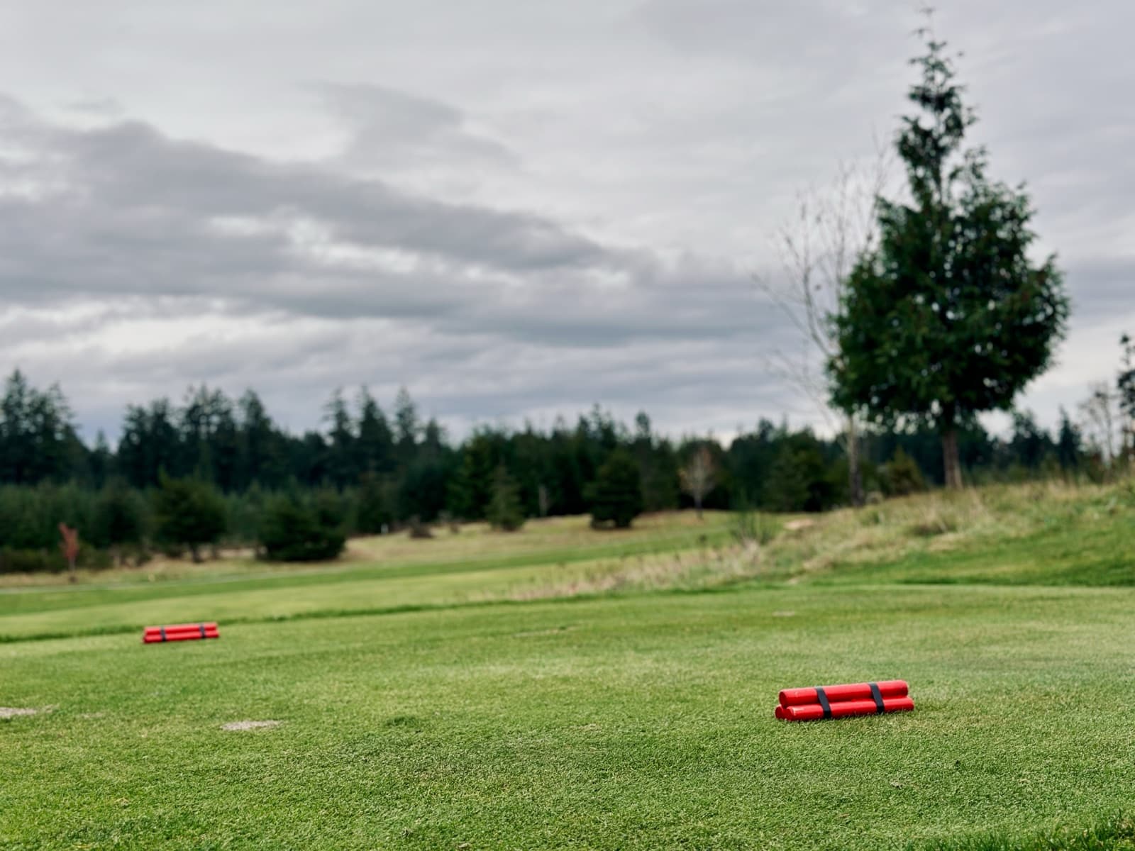 the Dynamite tee markers — a nod to DuPont's explosives past